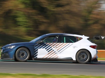 Cupra wygrała pierwsze zawody aut elektrycznych PURE ETCR